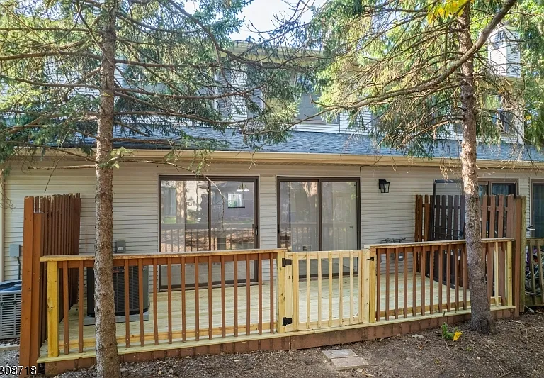 7 Kirby Ln — Photo 28