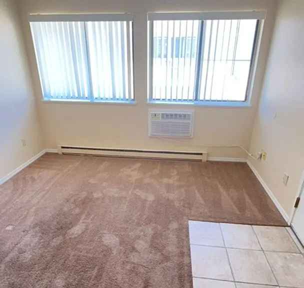 333 Custer Ave — Photo 4