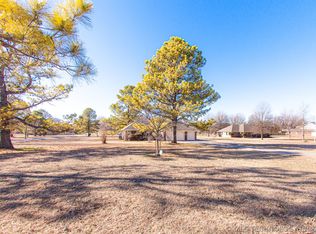 20702 S Skyline View Rd, Claremore, OK 74019