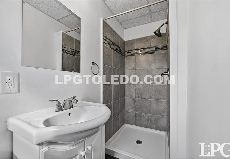 1734 Arlington Ave — Photo 16