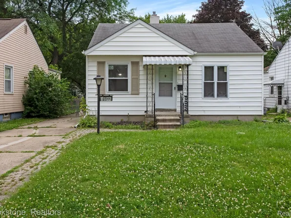 18944 Woodland St, Harper Woods, MI 48225