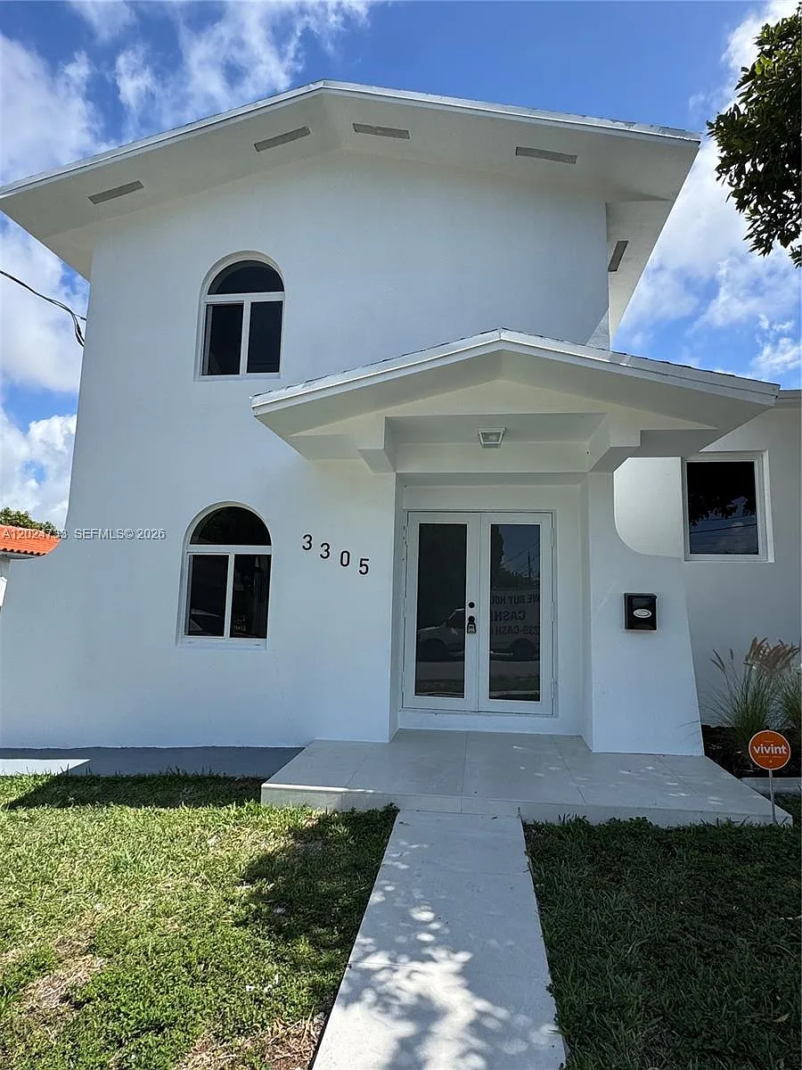 Building Photo - 3305 SW 28th St #3305