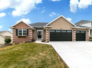 5562 N Ridge Cir, Bettendorf, IA 52722