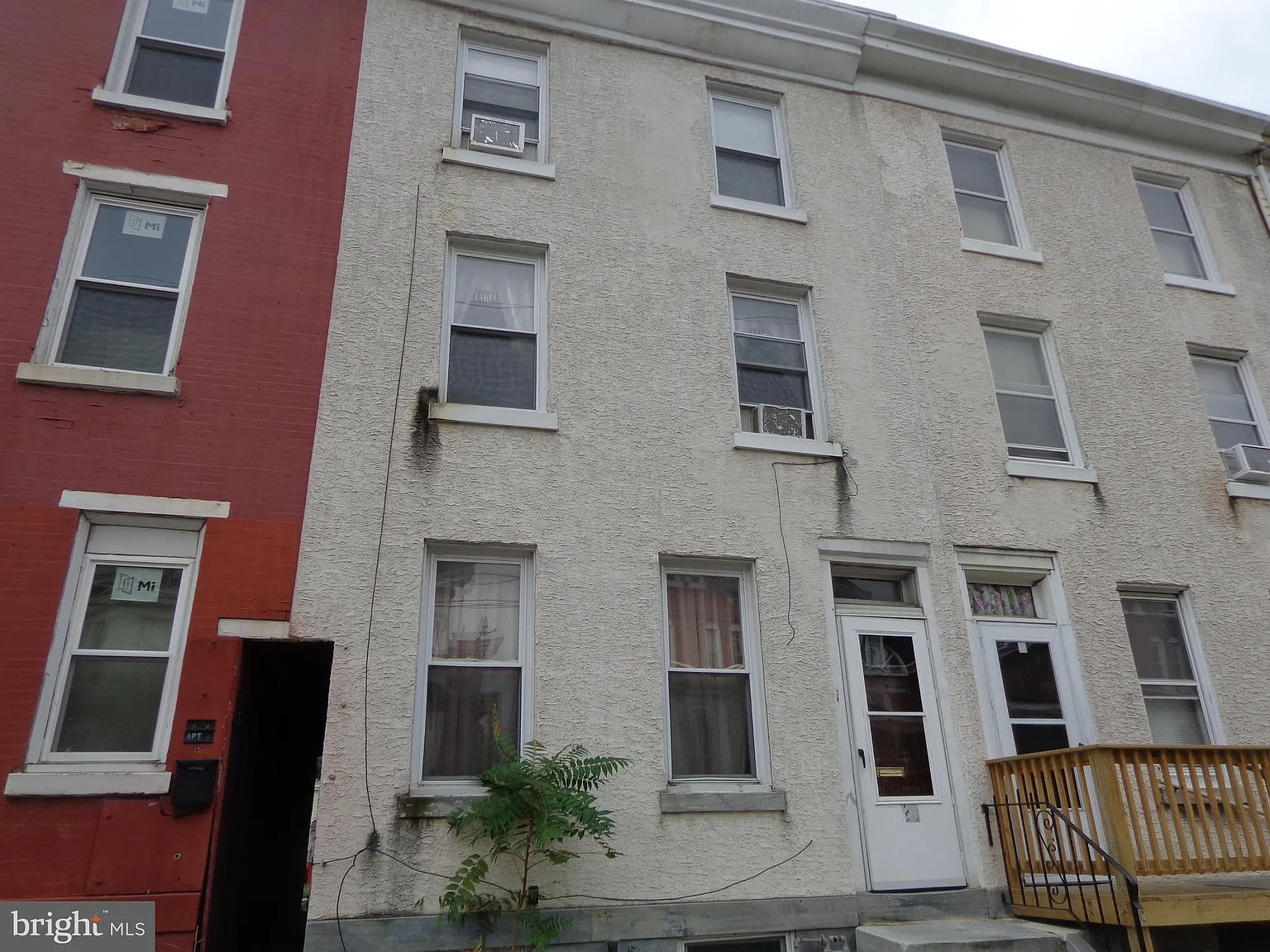 28 E Elm St photo 1