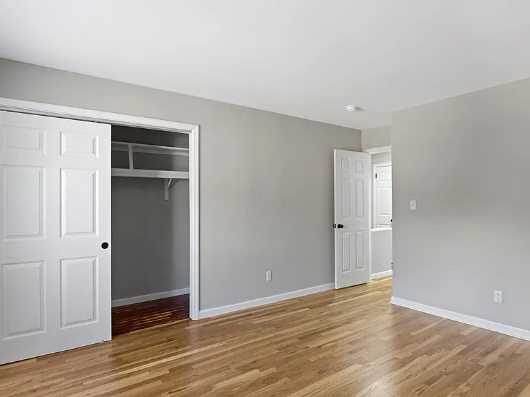 The Riverside Apartment Homes — Photo 11