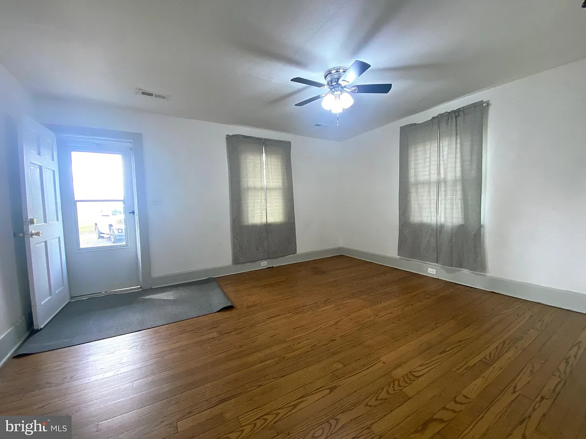 Building Photo - 1601 N Seminole Trl