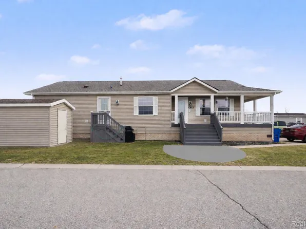 6244 Leigh Ct, Fenton, MI 48430