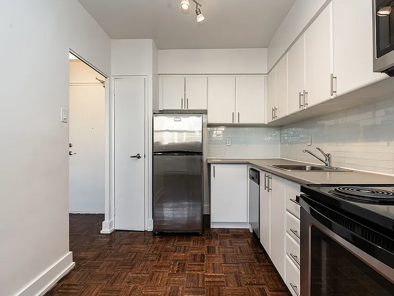 265 Dixon Rd — Photo 3