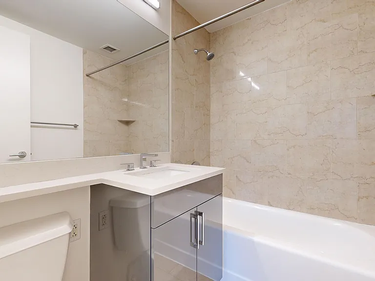 10 Hanover Square — Photo 113