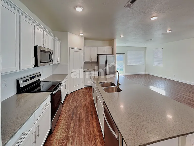 2703 W 3340 S — Photo 3
