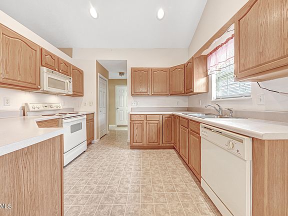 4th image of 414 Diamond Trace Way