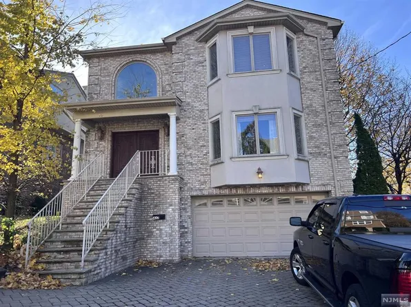422 Washington Ter, Leonia, NJ 07605