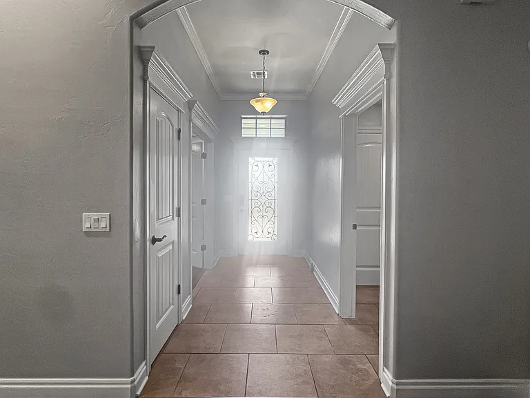903 SW 78th St — Photo 3
