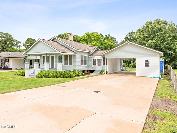 3rd image of 707 W Veterans Memorial Dr