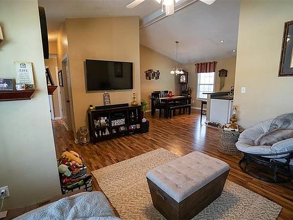 2nd image of 638 Sterling Ct