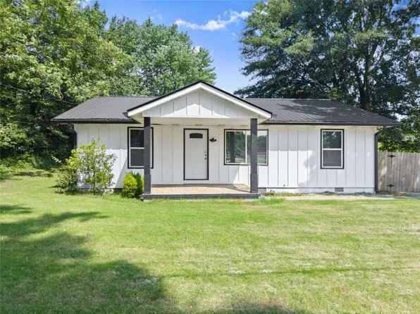 5702 Church St, Flowery Branch, GA 30542