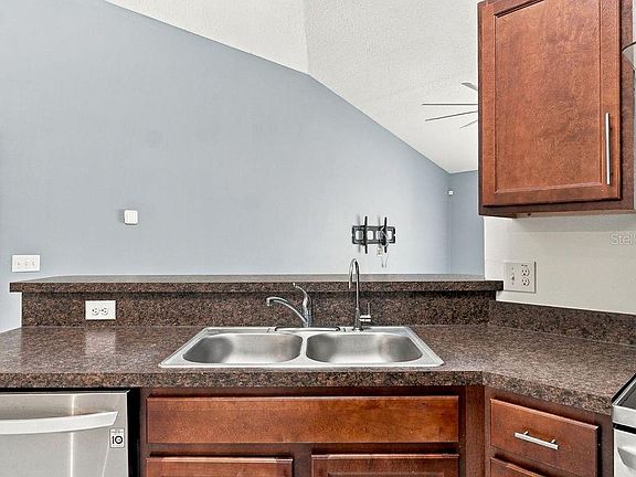 5th image of 2419 Beach Ave