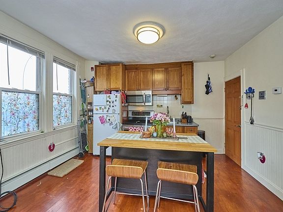 3rd image of 6 Bedford St APT 3R