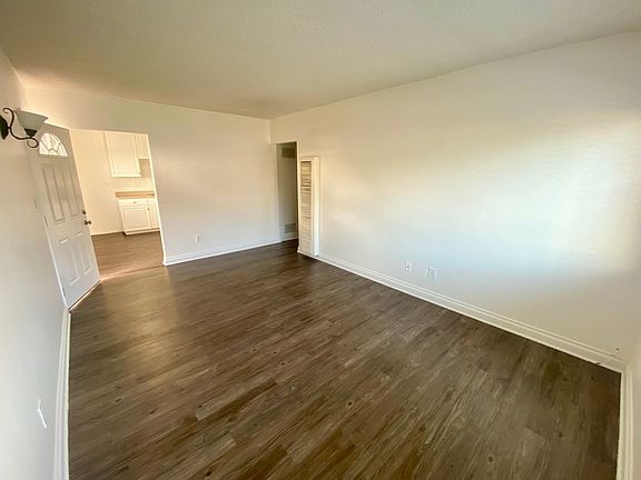 4th image of 2414 Carnegie Ln APT A