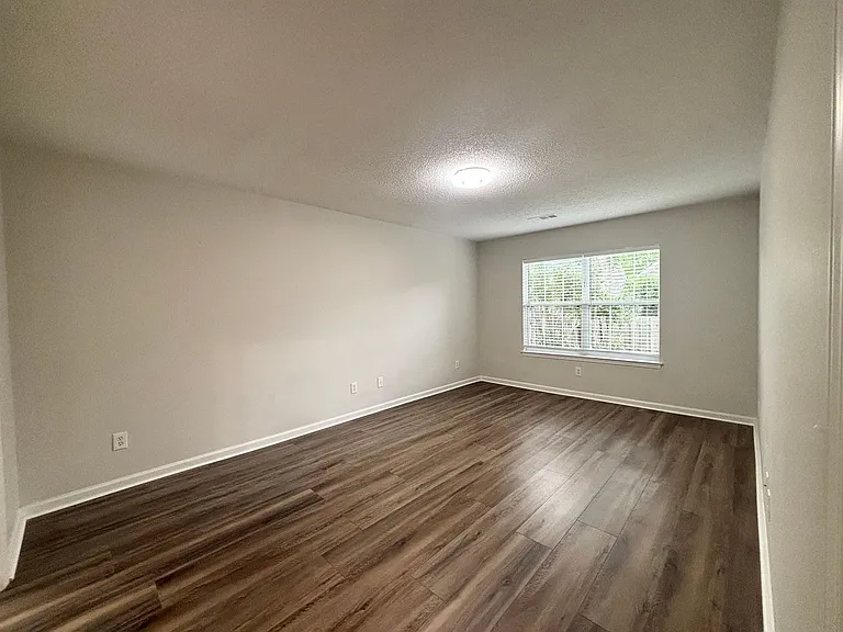 112 Ivy Garden Ln — Photo 8
