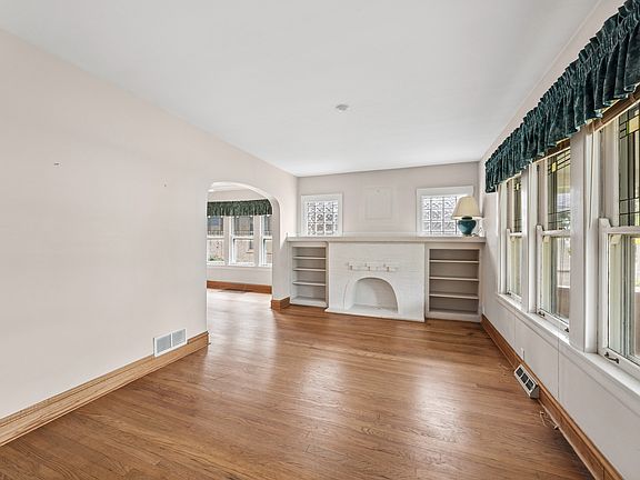 4th image of 1004 Mapleton Ave
