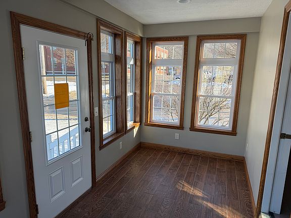 3rd image of 295 Linden St