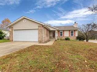 332 Sandalwood Dr, Waterloo, IL 62298
