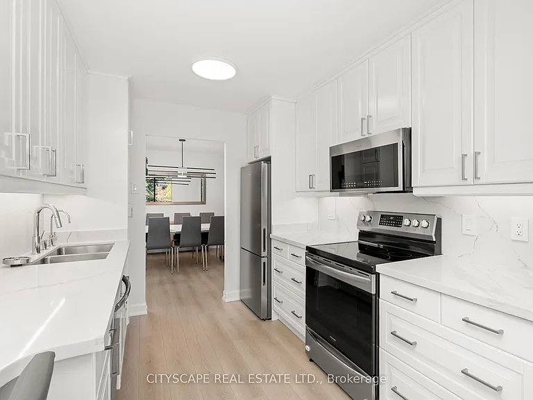 7460 Bathurst St #209 — Photo 15