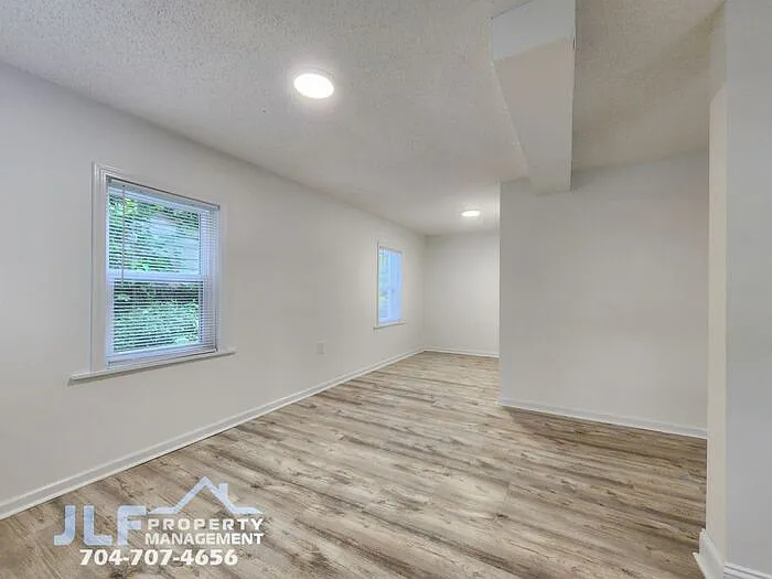 706 N Caldwell St — Photo 2