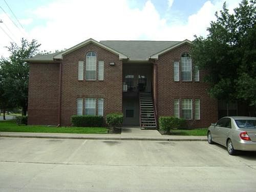 1st image of 907 Balcones Dr APT 110