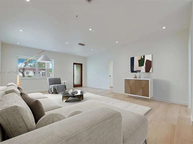 6356 SW 14th St — Photo 7