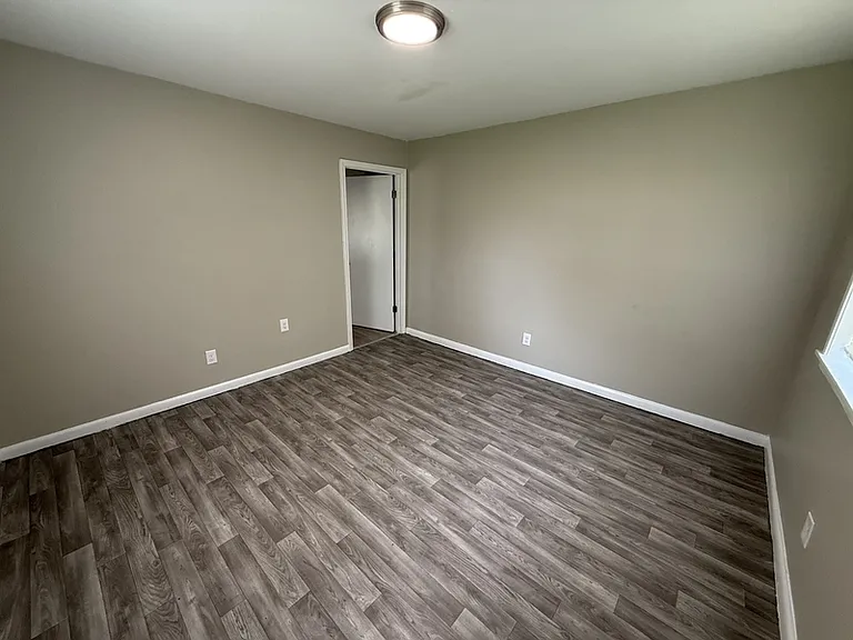 1351 Austin St — Photo 2