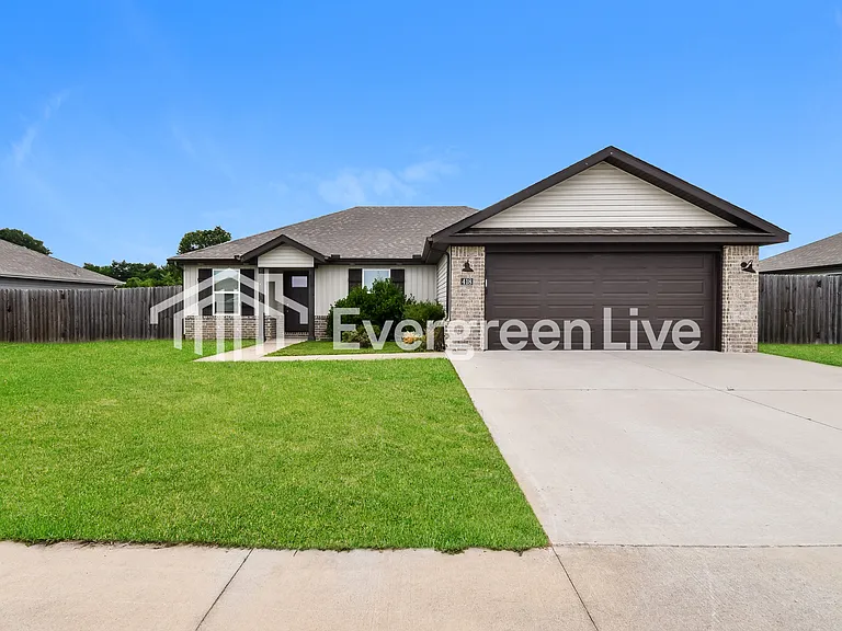 418 N Mojave St — Photo 1