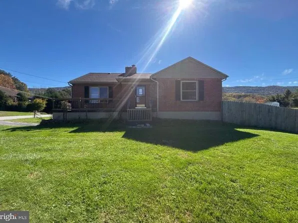 221 Fincastle Ln, Bluefield, VA 24605
