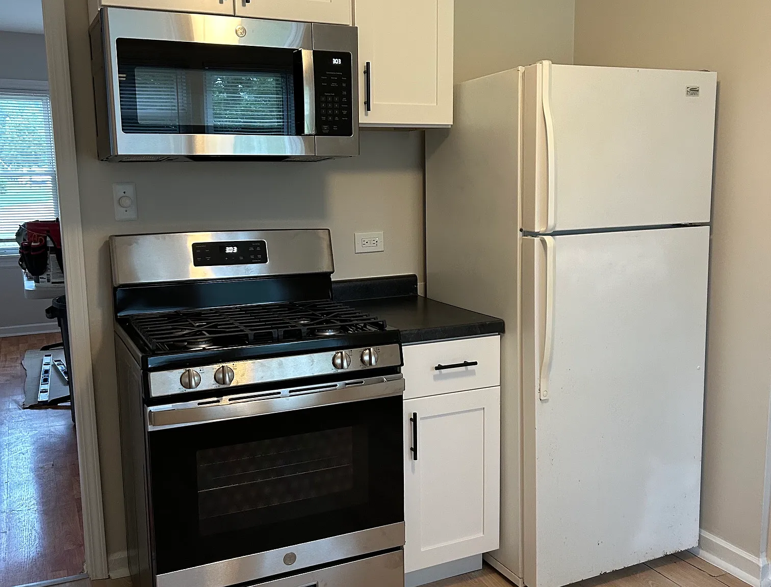 2 bed, 810 sqft, $2,500 — Photo 3