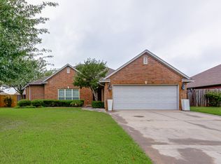2505 Ridgewood Dr, Moore, OK 73160