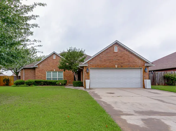 2505 Ridgewood Dr, Moore, OK 73160