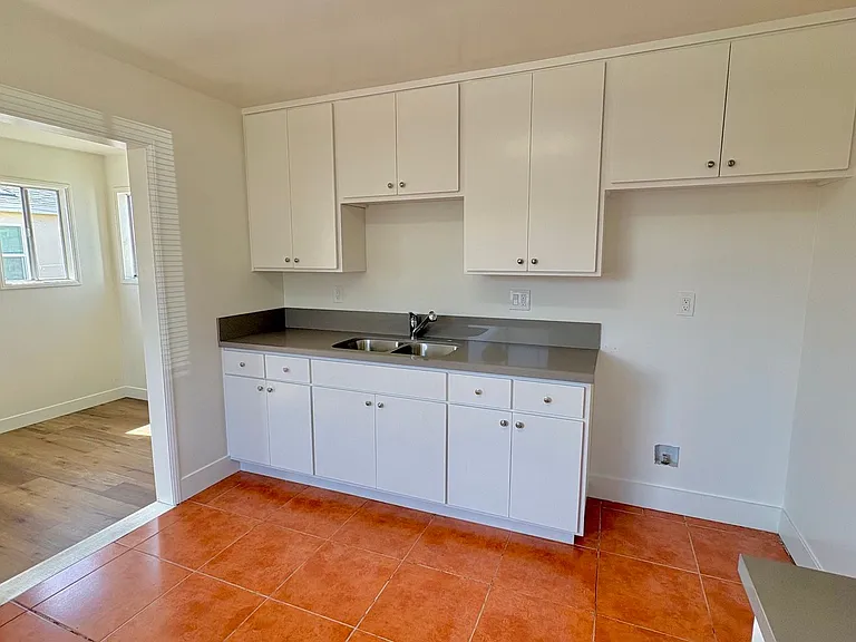 15009 Freeman Ave — Photo 1