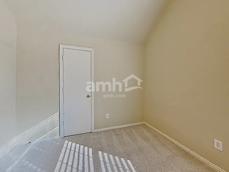 1637 Myrtle Dr — Photo 10