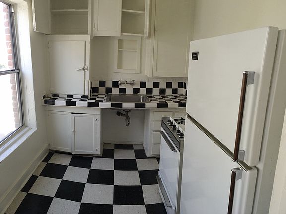 5th image of 726 N Van Ness Ave APT 203
