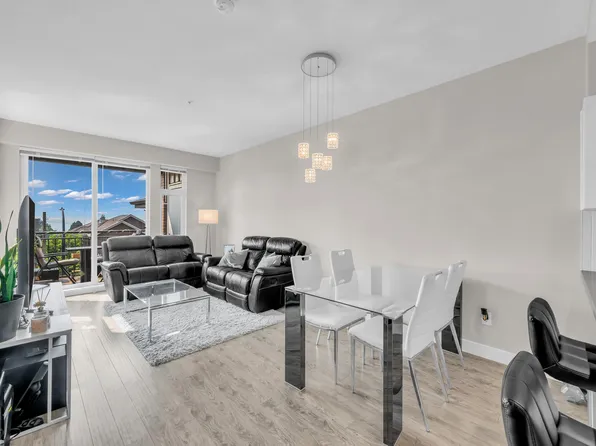 963 Charland Ave #2201, Coquitlam, BC V3K 0E2