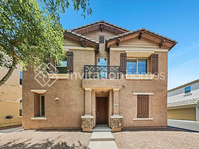 1370 S Ponderosa Dr — Photo 1