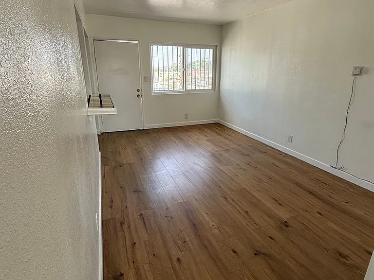10705 S Figueroa St #7 — Photo 6