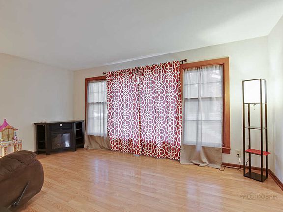 4th image of 1539 N Madison St