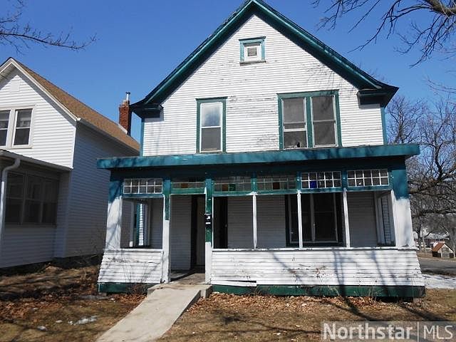 1st image of 995 Geranium Ave E