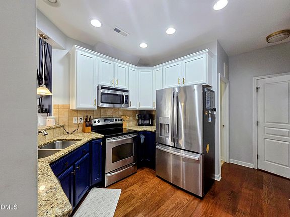 5th image of 3227 Whispernut Ln