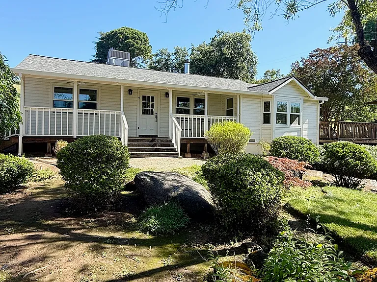 1201 Plum Tree Ln — Photo 1