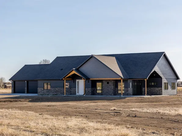 5 Callen Dr, Cody, WY 82414
