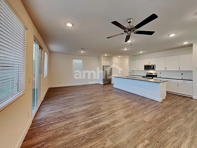 3352 Blodwen St — Photo 6