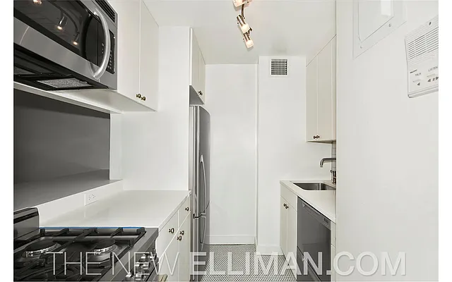 Rented by Douglas Elliman | media 36